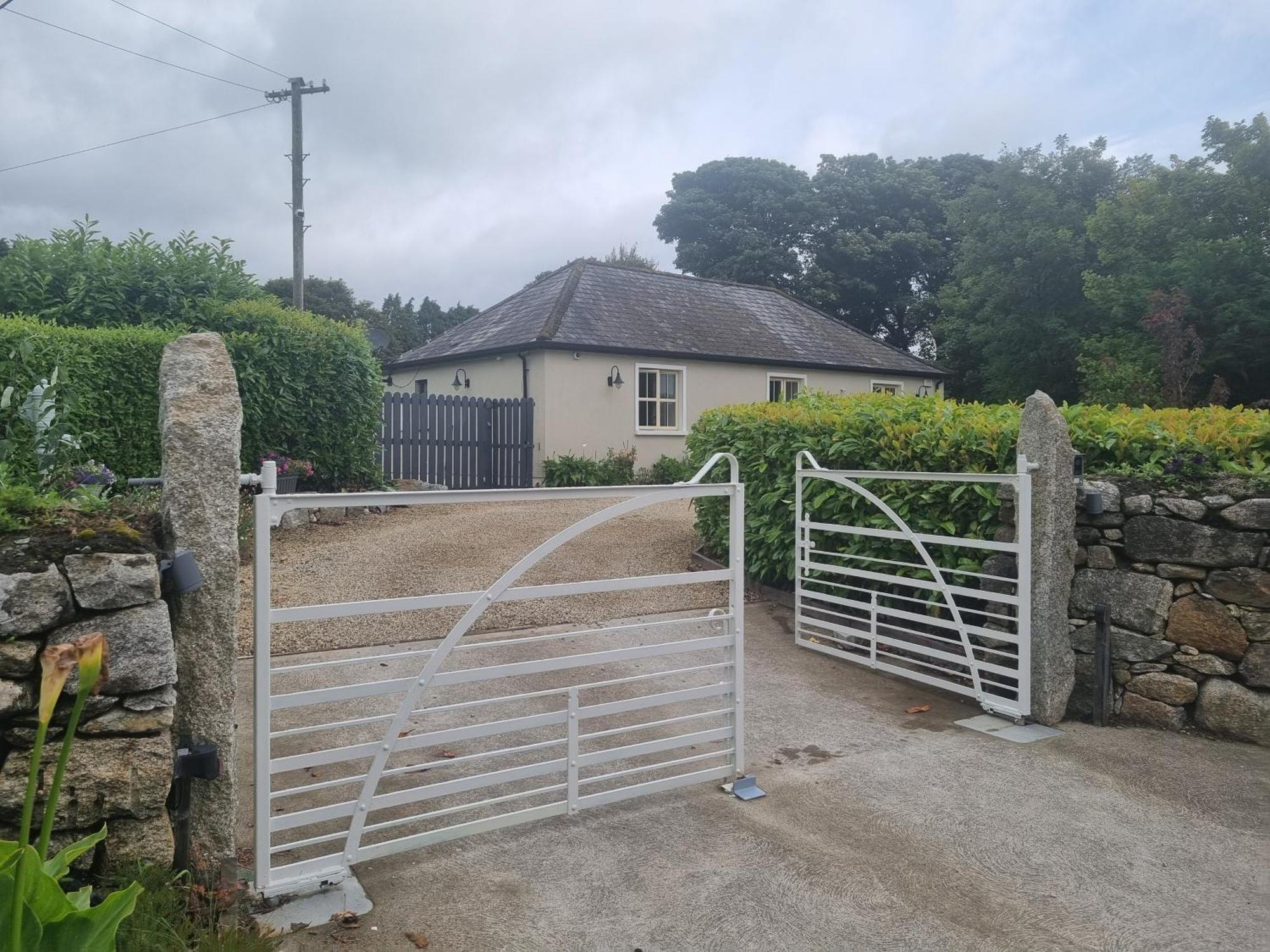 Cracatinni Mews Roundwood Luaran gambar